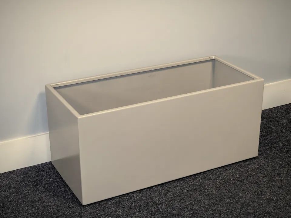 Aluminium planter, light grey